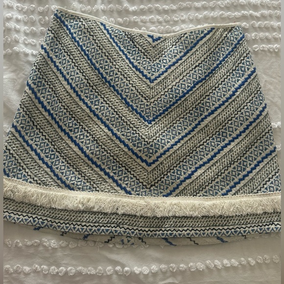 GUESS Blur and White Fringe Skirt - Picture 4 of 7